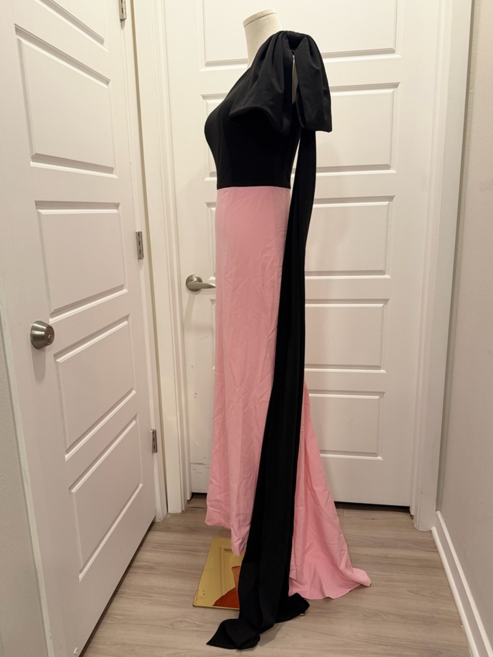 One-Shoulder Black and Pink Evening Gown - Picture 5 of 9